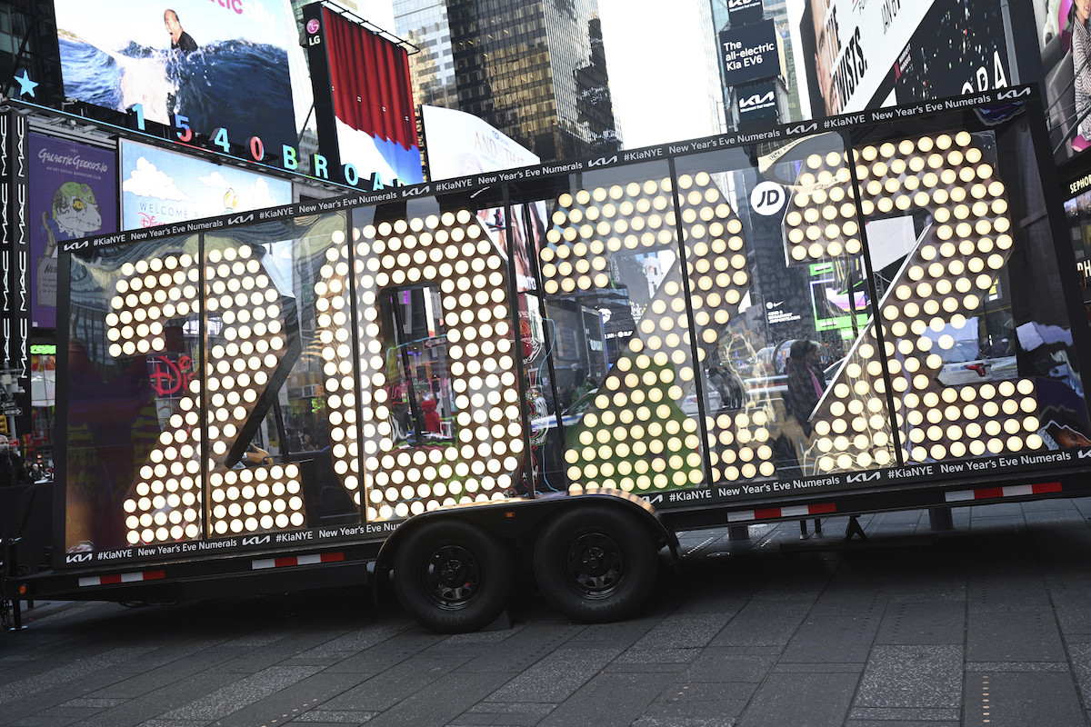 2022 sign New Year's Eve in NYC