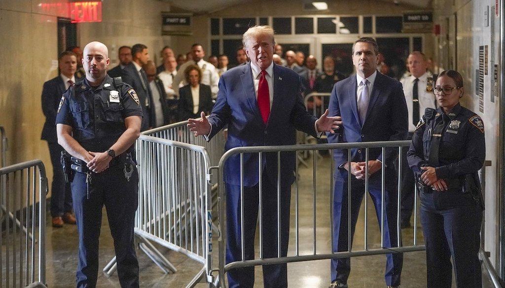 Español: Donald Trump at Manhattan criminal court 02/15/24