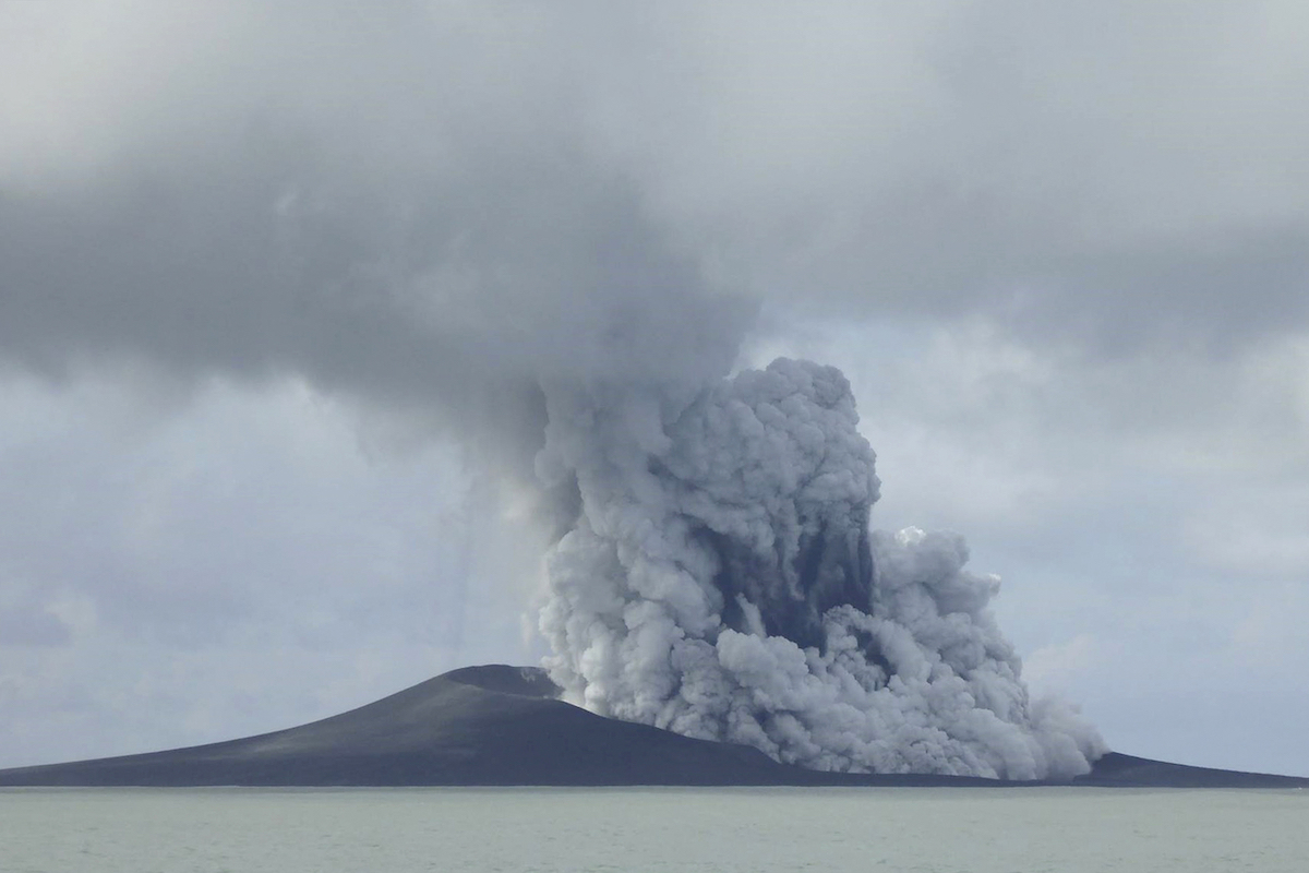 Tonga volcano erupting in 2015