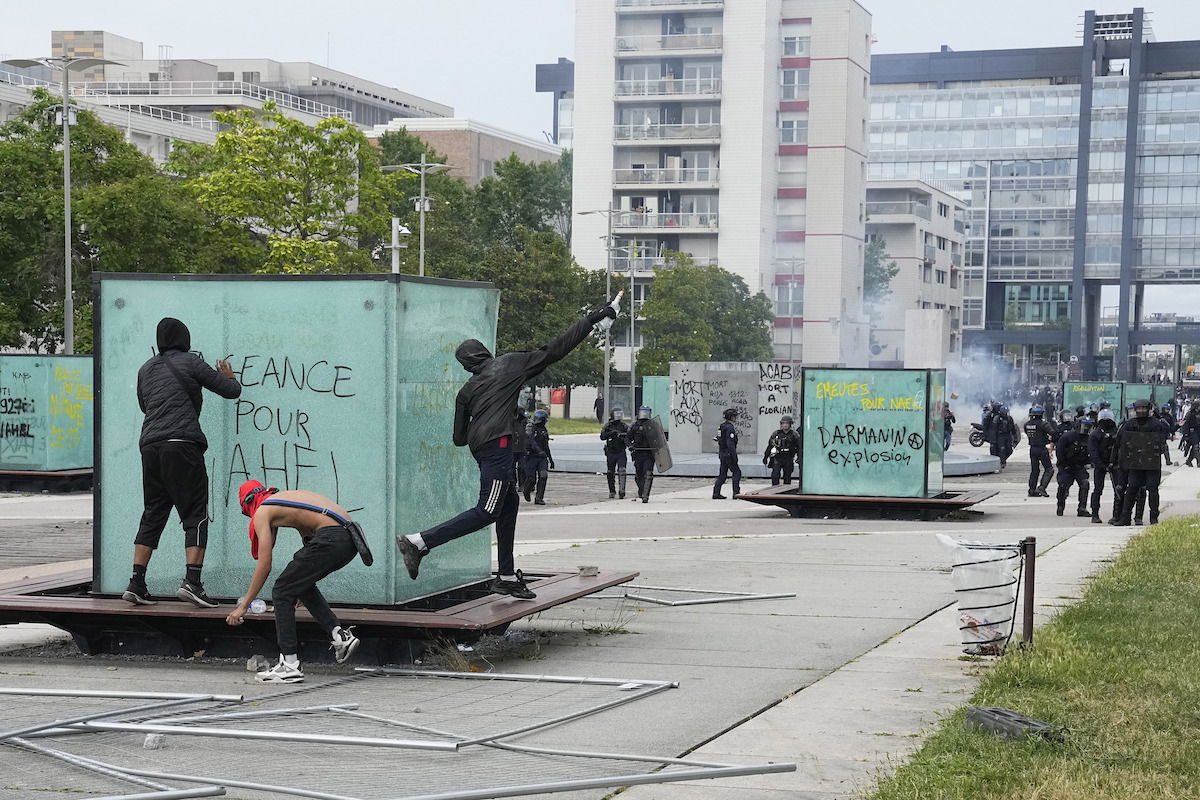 French Protests for Macron Social Media