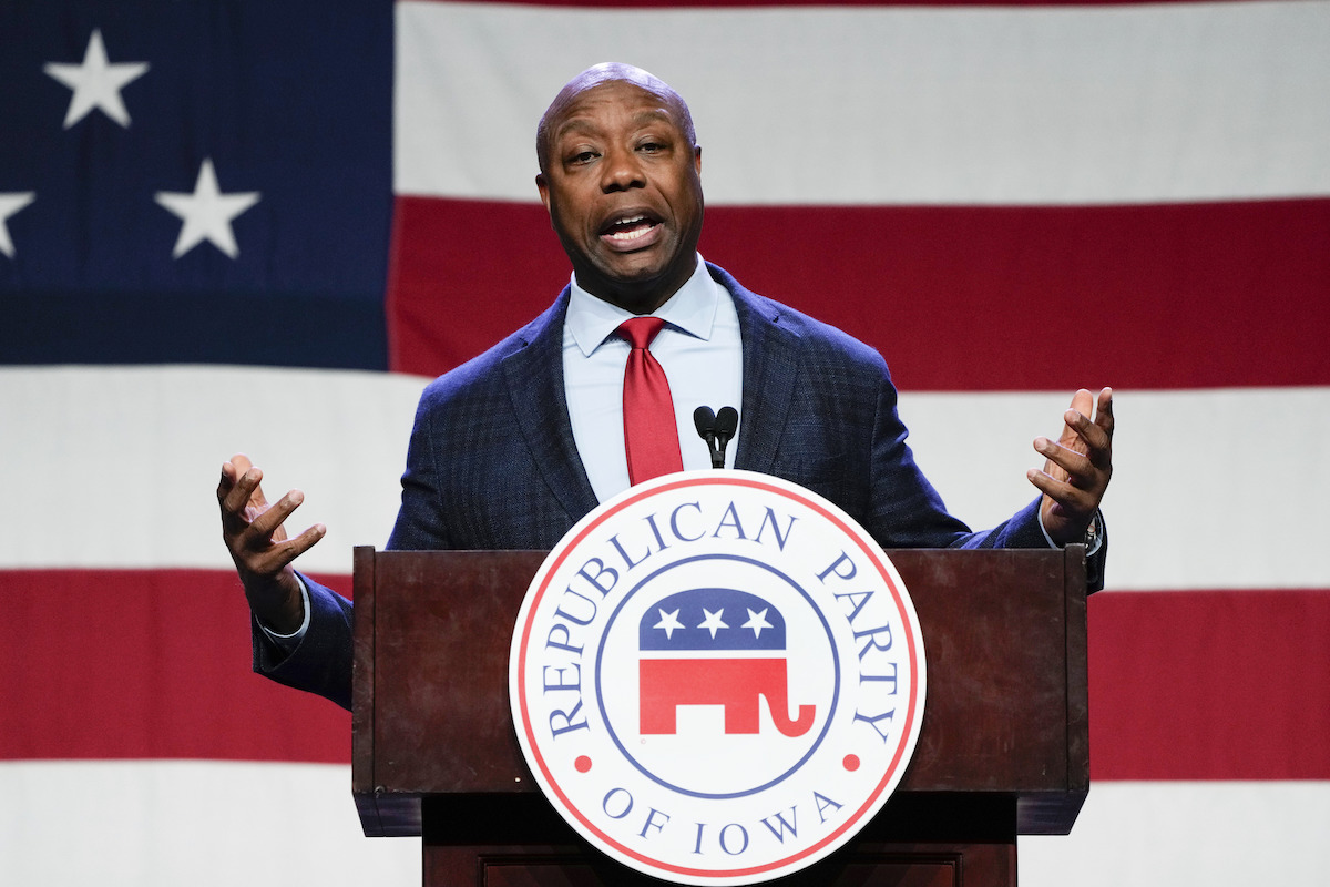 Tim Scott speaks in Iowa US flag background 2023