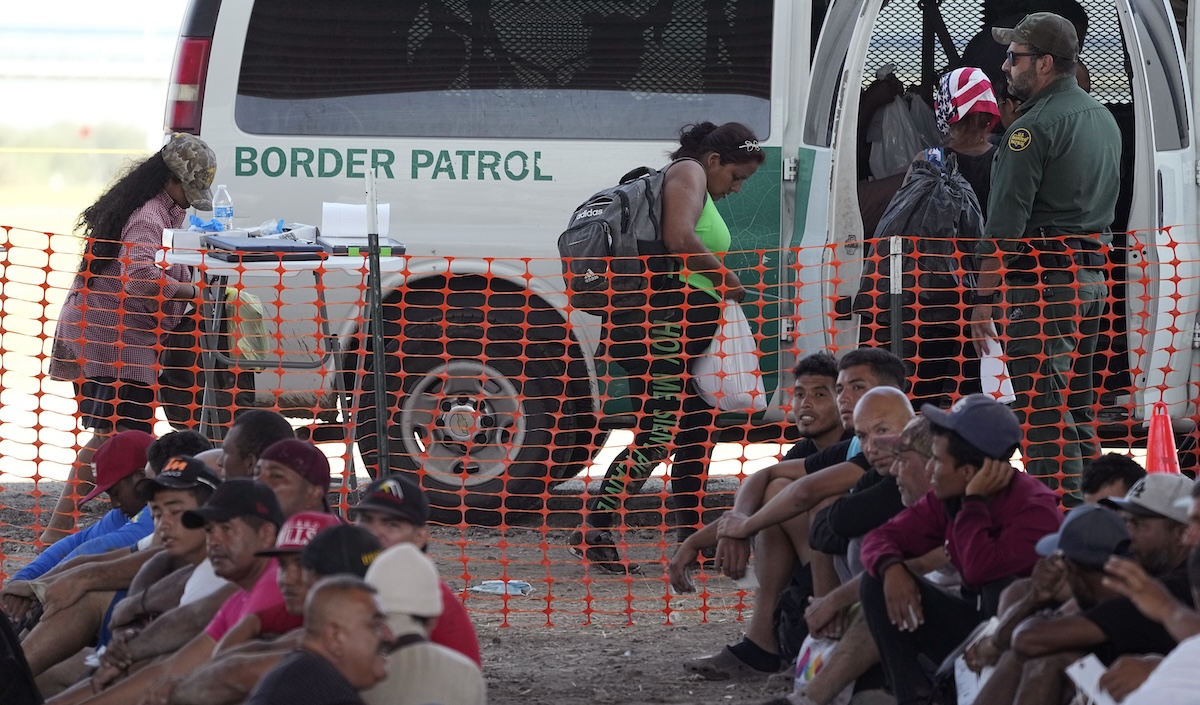 Migrants going into border patrol ban in Eagle Pass, Texas, 9-22-2023