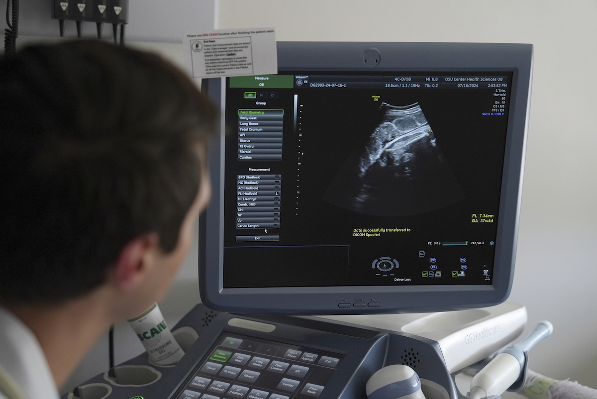 Doctor performs ultrasound at Oklahoma State University