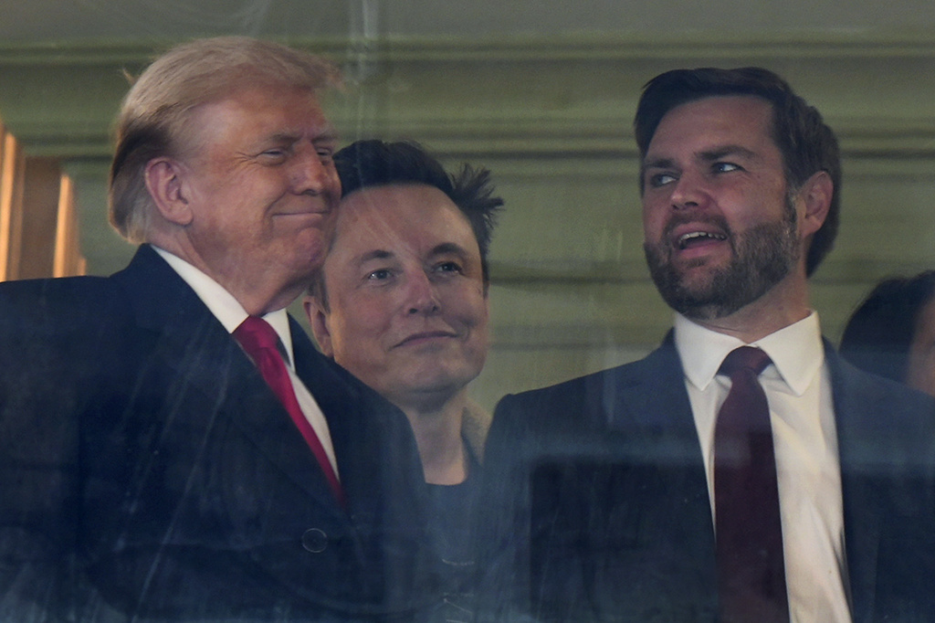 JD Vance, Trump, Elon Musk Army Navy game