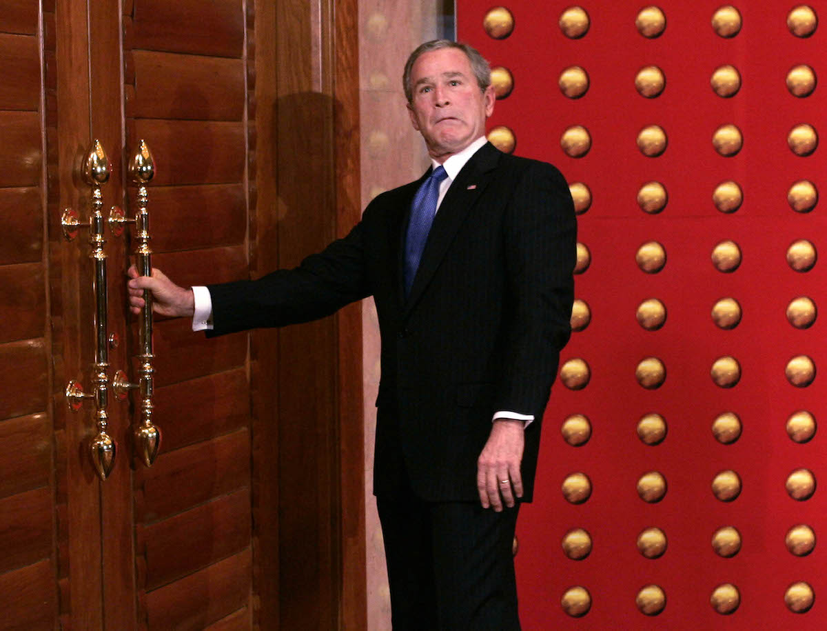 Bush can't open door Biejing