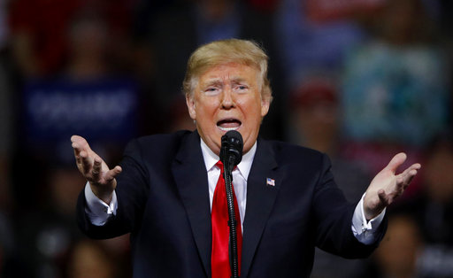 Trump at podium Topeka Oct 6
