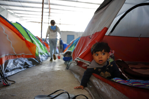 child migrant tent mexico