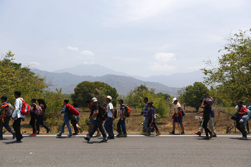 caravan walking through mexico april 2019