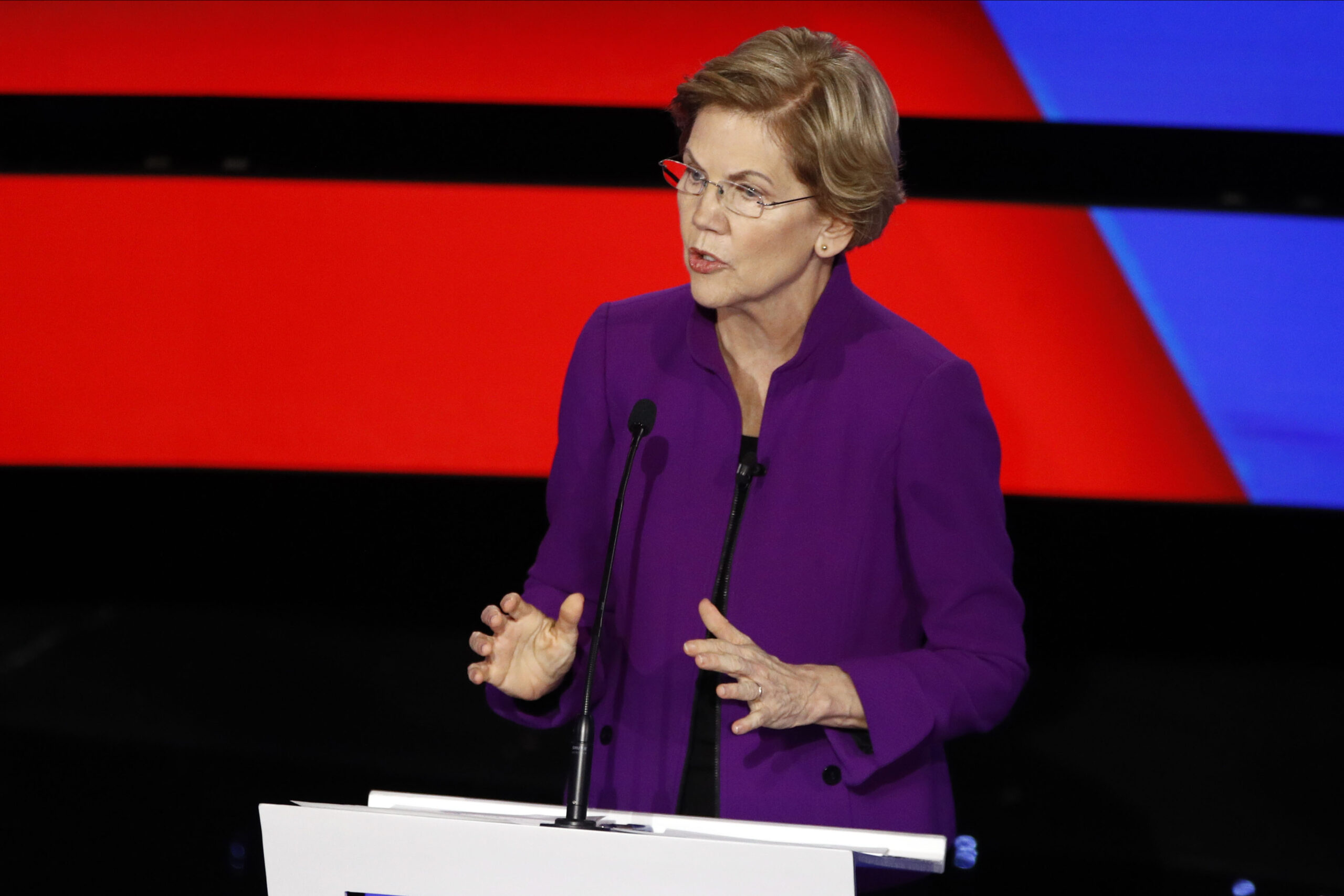 Iowa Dem Debate: Warren alone at podium