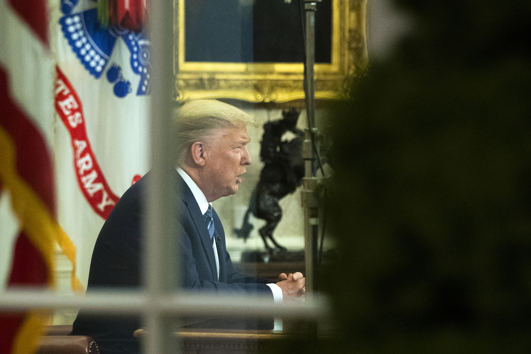 Trump in Oval on coronavirus, from outside