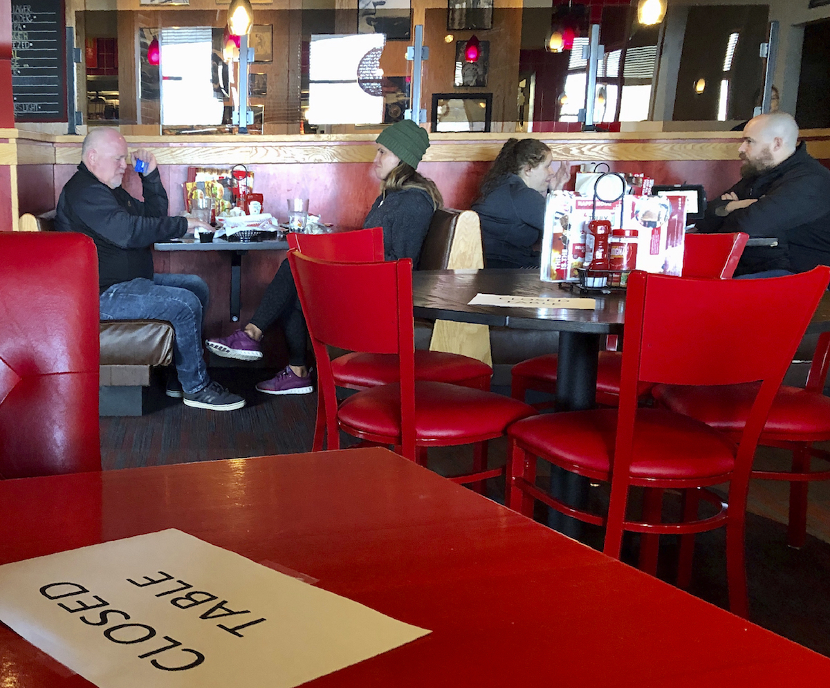 Red Robin social distancing