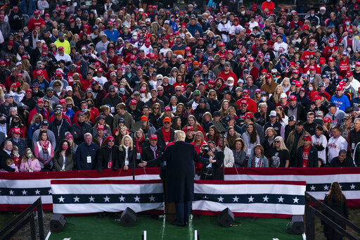 trump looking at crowd at ohio rally oct 24 2020