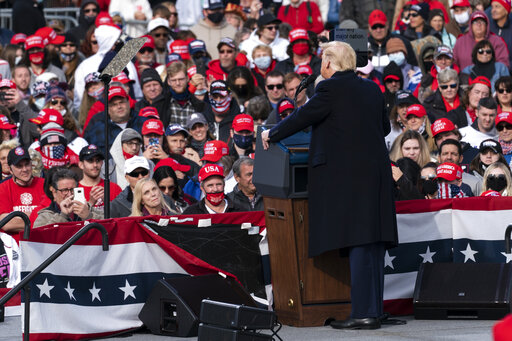 trump looking at crowd new hampshire rally oct 25 2020