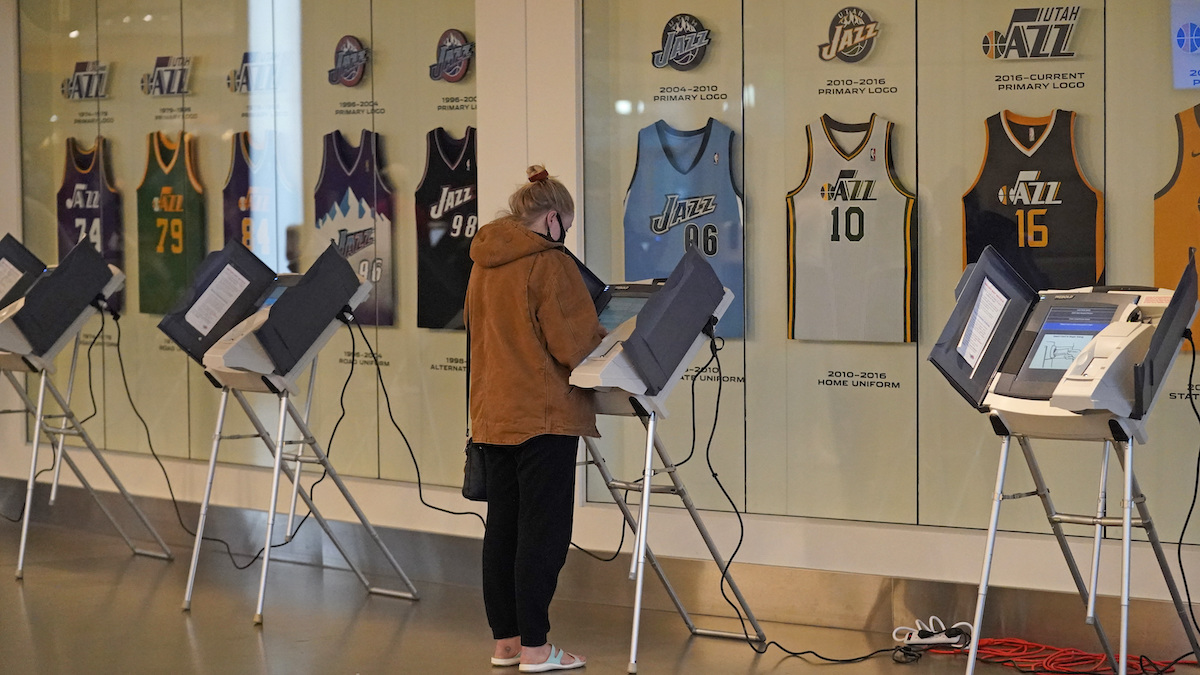 woman voting in utah november 2020