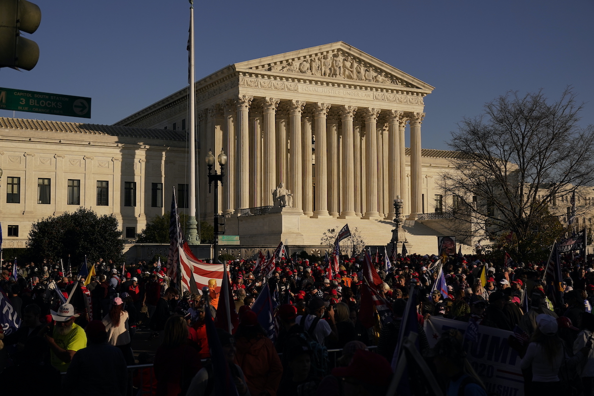 Supreme Court building and Trump protesters