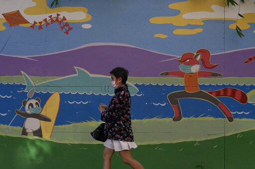 woman wearking mask in california dec 1 2020