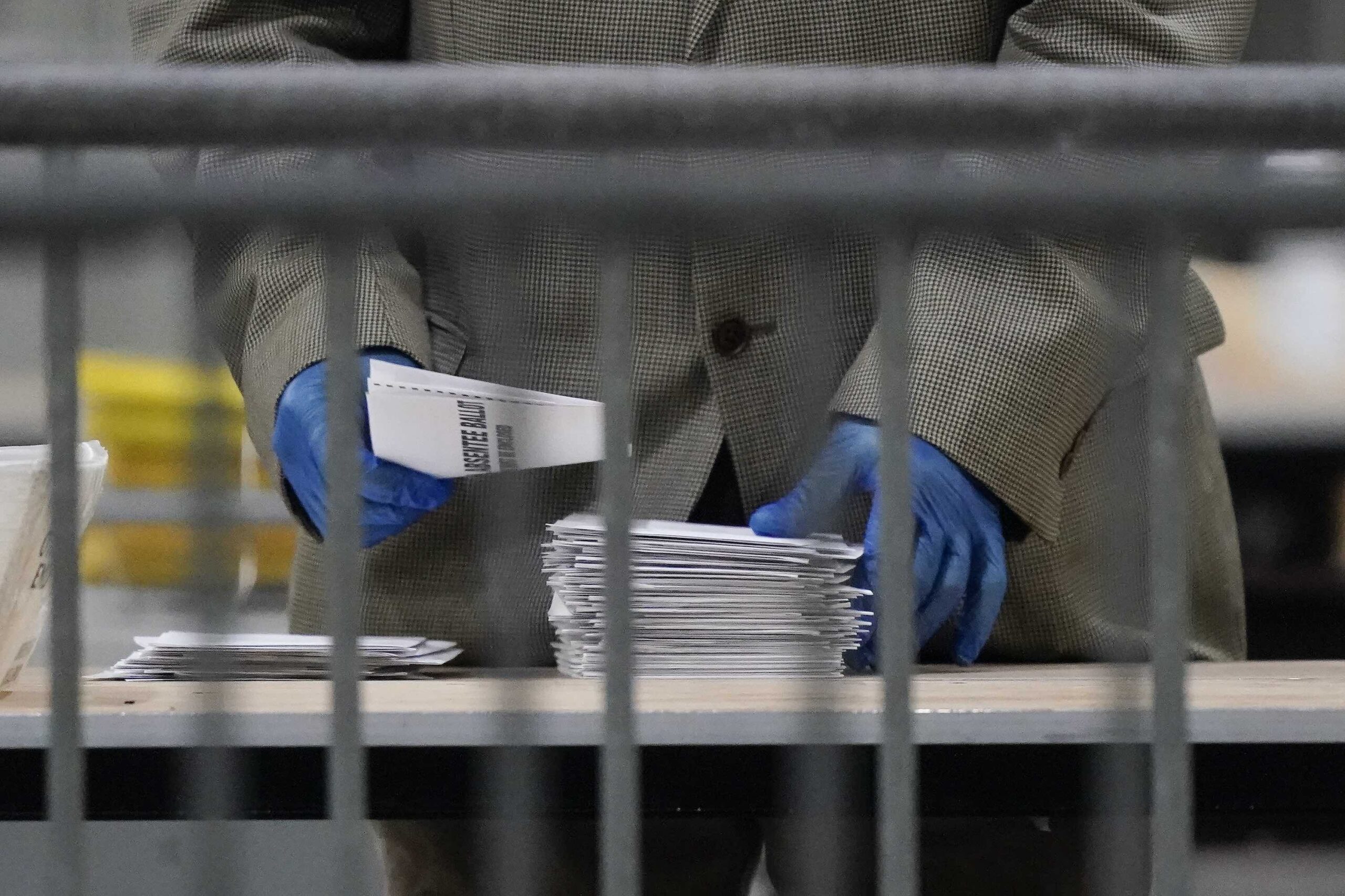 Ga. official counting ballots runoff