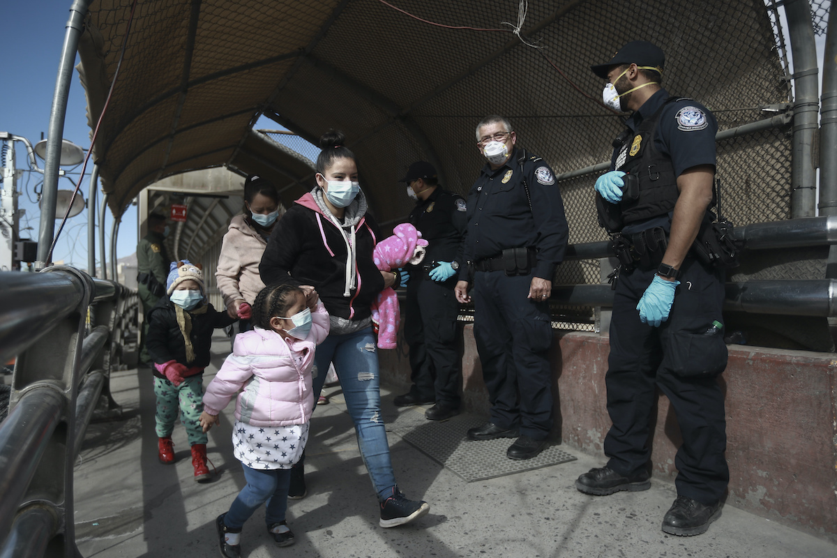 Migrants entering U.S. on Feb. 26