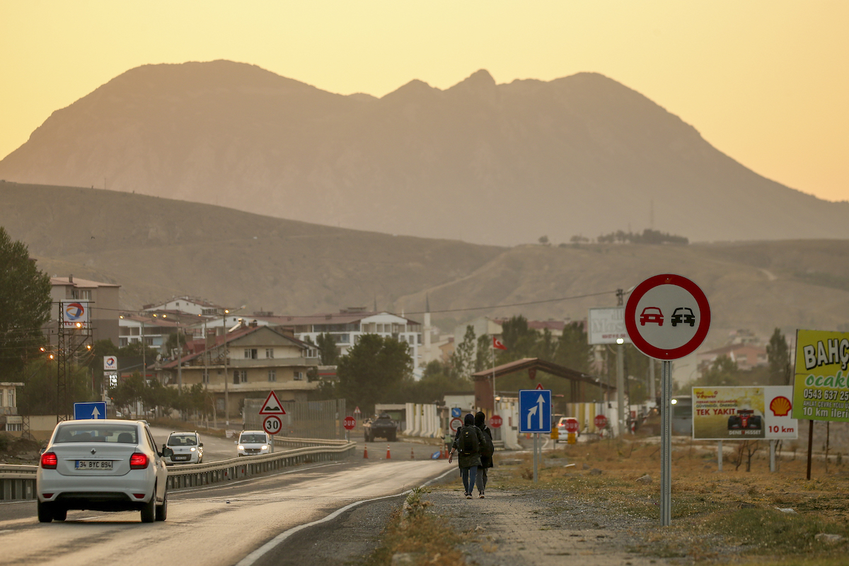 Migrants walking in Turkey