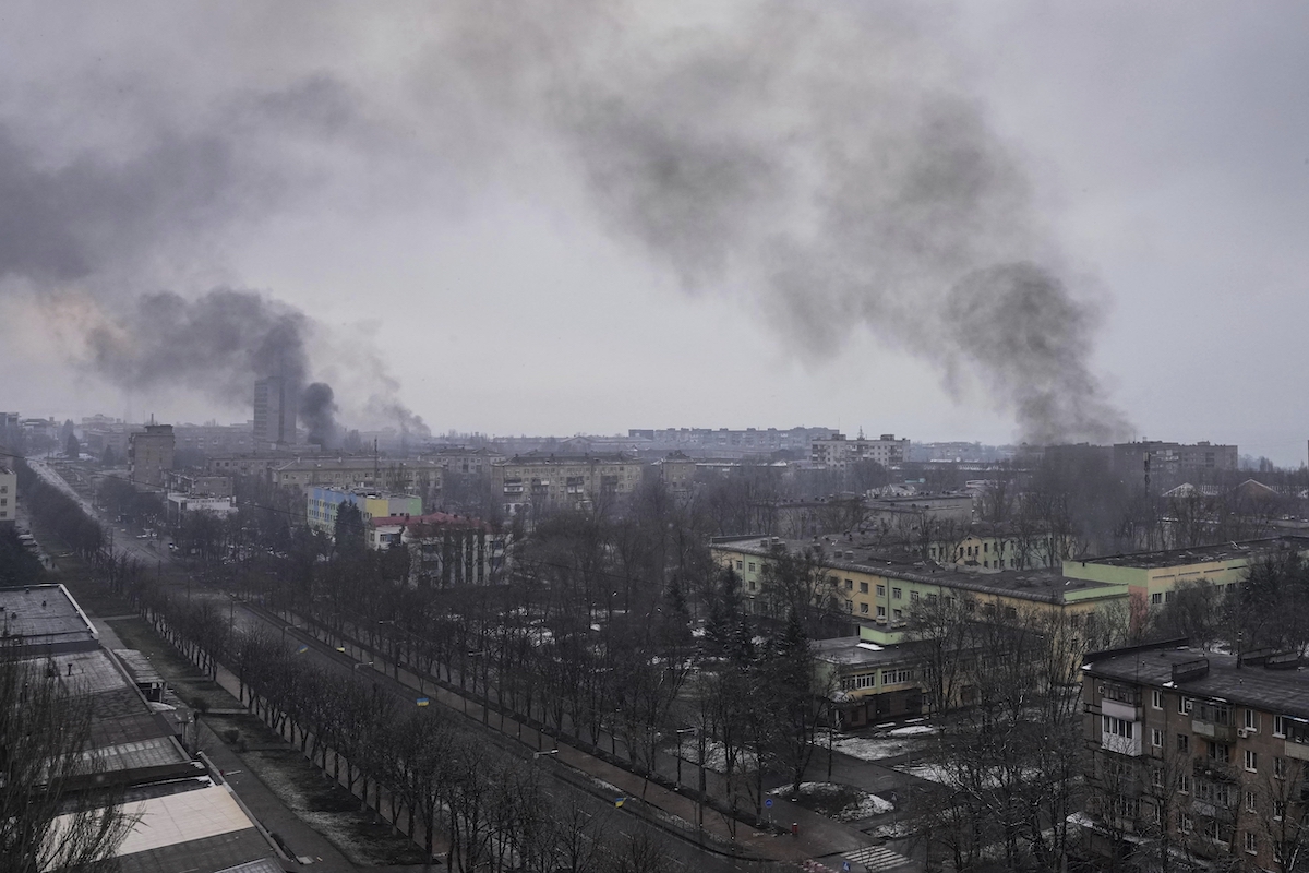 Smoke rises Mariupol hospital