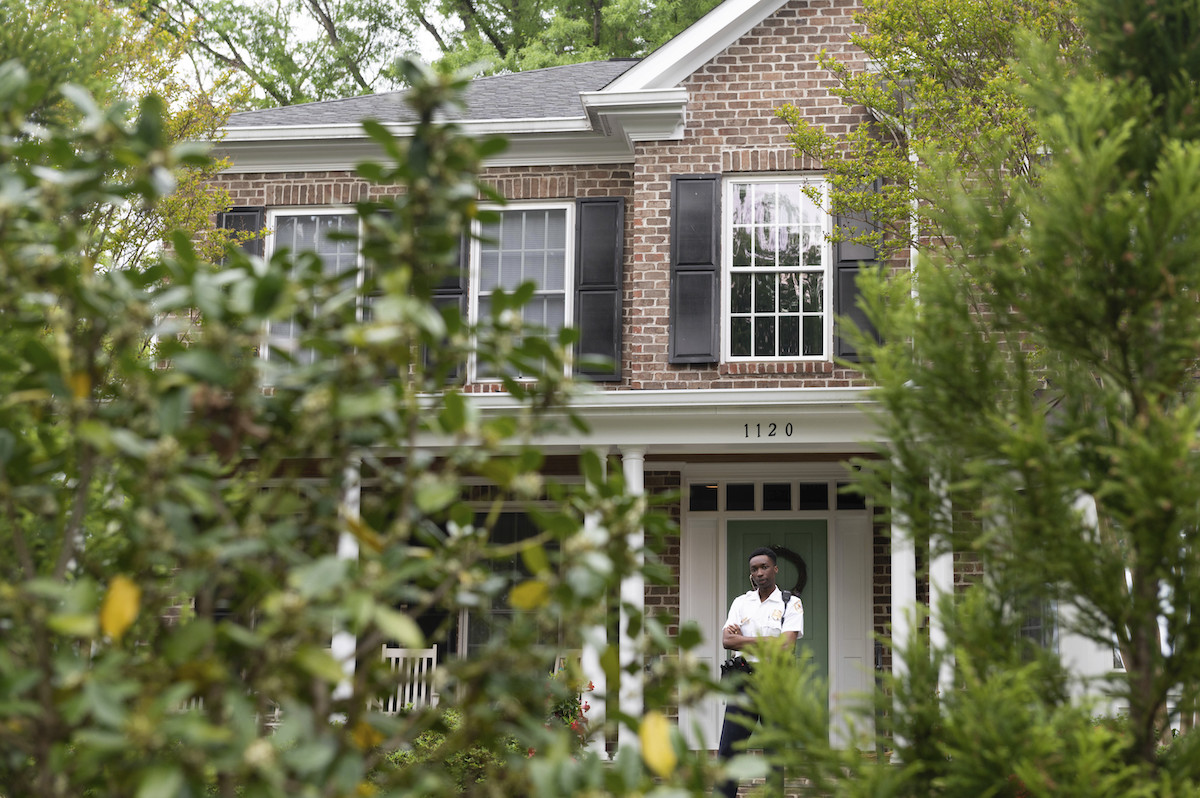 Alito home with security out front