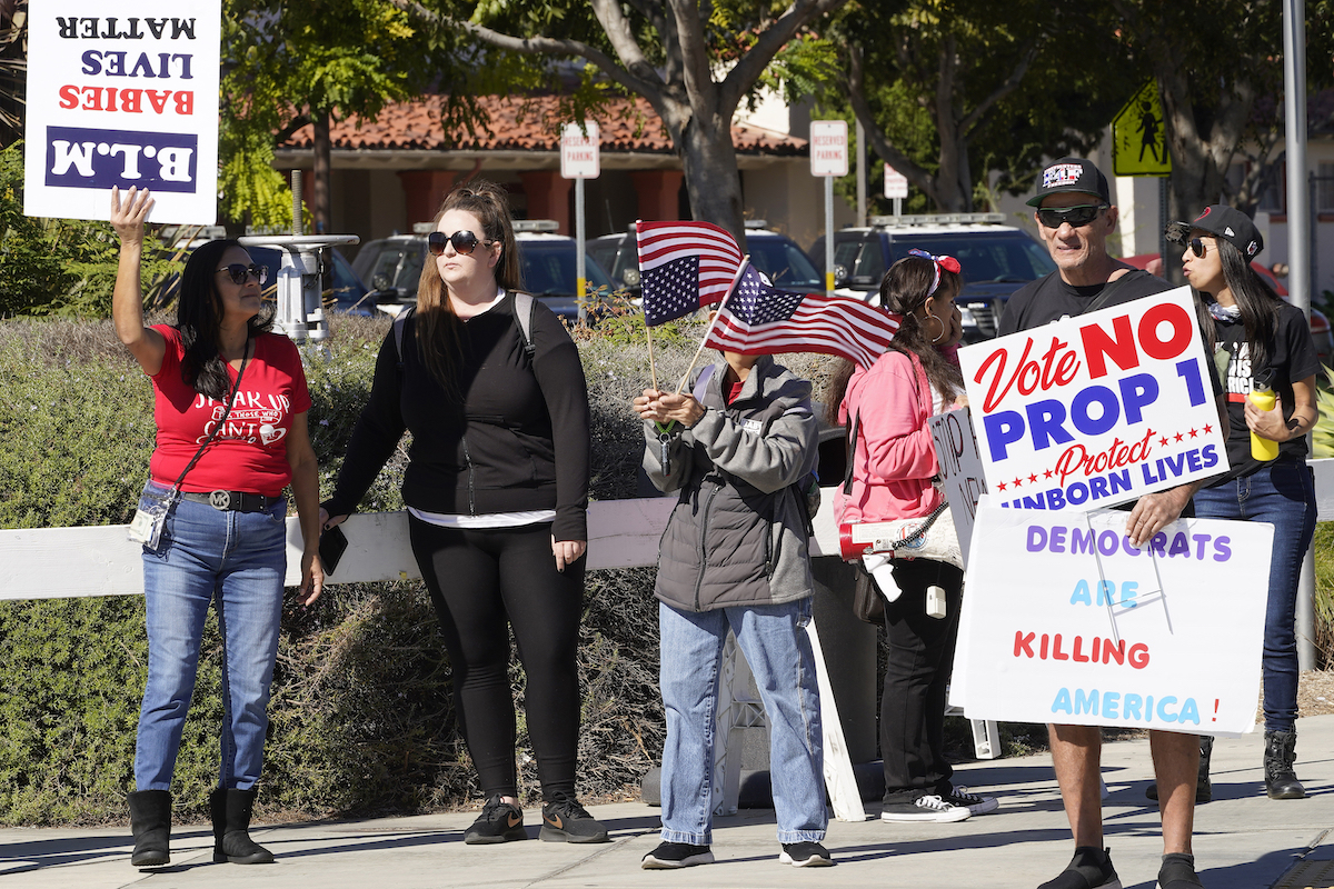 SPANISH: Prop 1 protesters in CA