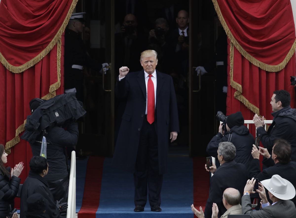 Trump, fist up (inauguration)