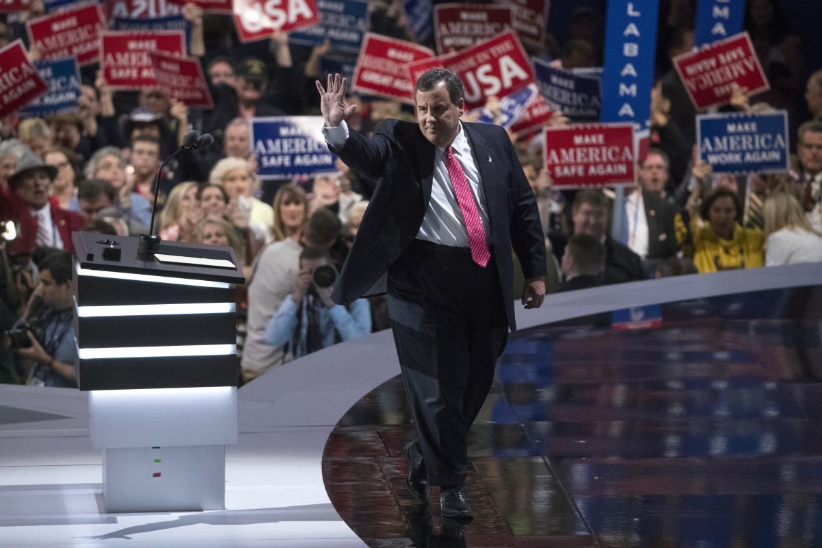 New Jersey Governor Chris Christie waves