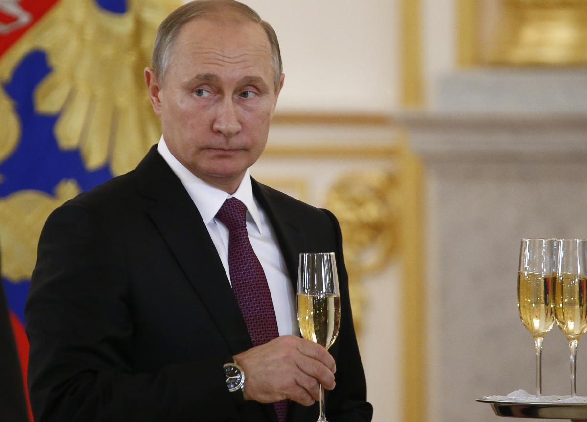 Putin photo with champagne