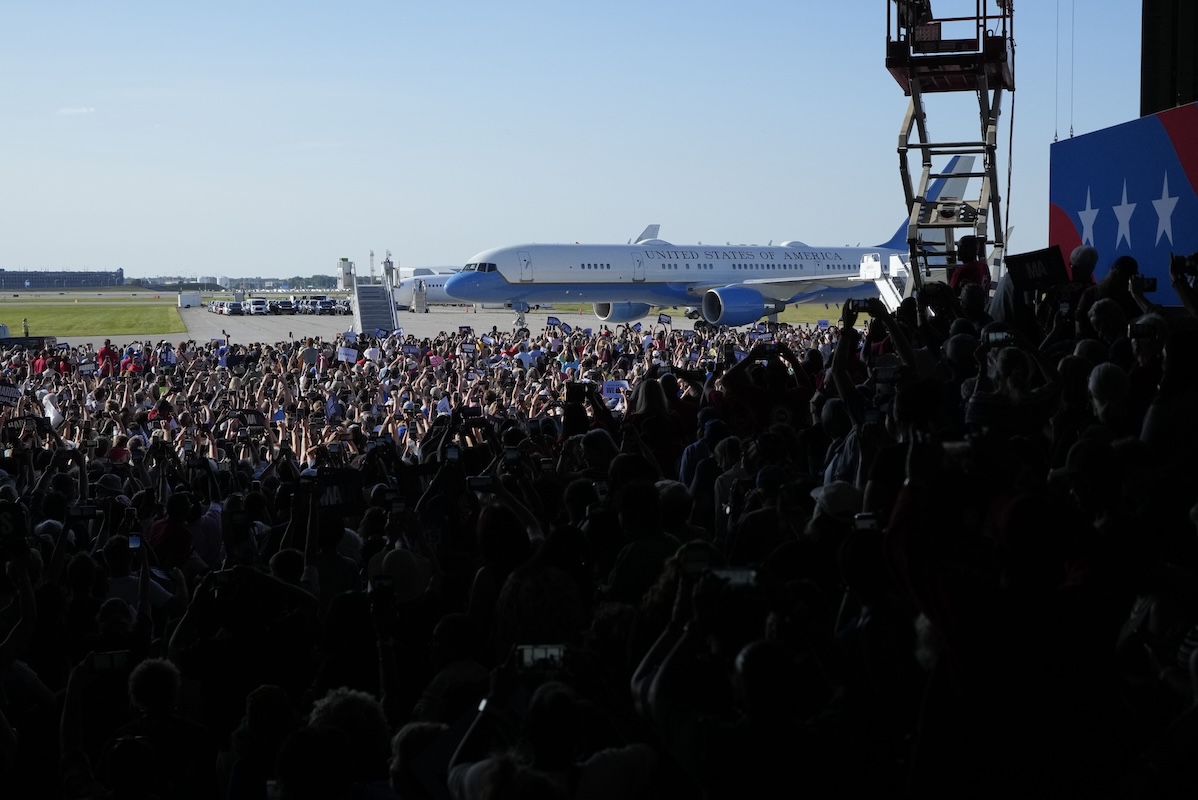 Air Force Two arrives with VP Kamala Harris for Romulus, Mich., campaign rally 08-07-2024