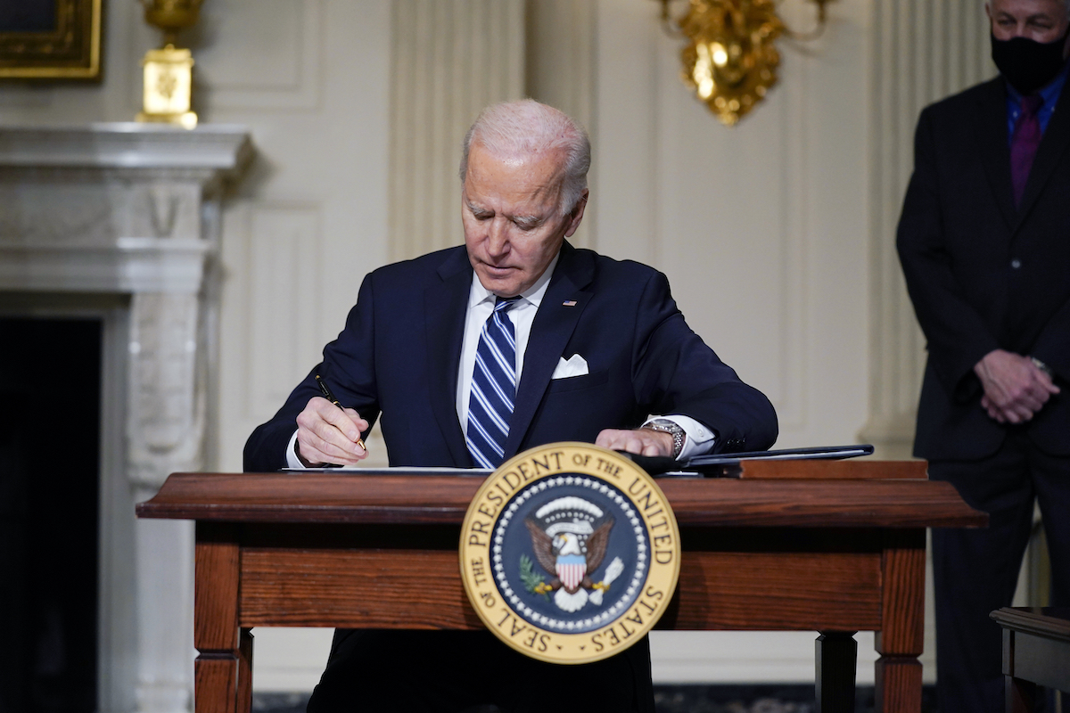 Biden 2021 signs EO