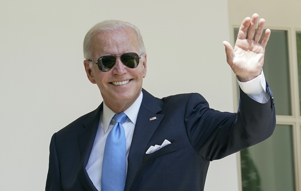 Biden waves after speech about neg. COVID test