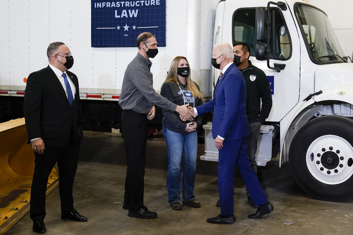 Biden tours truck tech area at Minnesota tech school