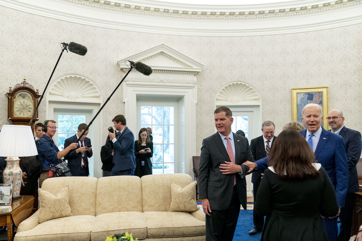 Biden in Oval Office with press, others 9/15/22