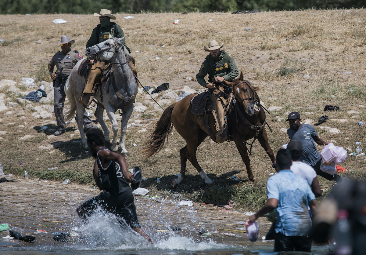Border Patrol on horses Rio Grande Sept 2021