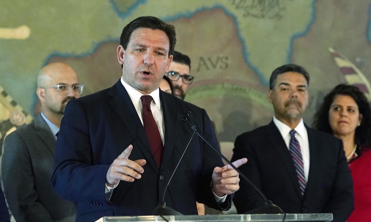 DeSantis signs congressional map in Miami 2022