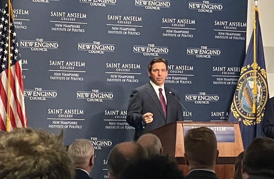 DeSantis podium politics and eggs, new hampshire, 10-13-2023