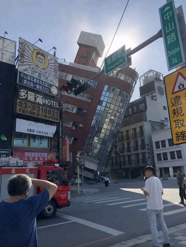 EdificioTaiwanSmallSpanish042024