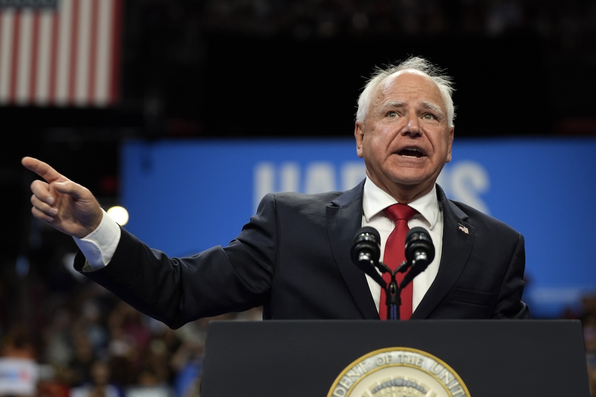Gov. Tim Walz speaks at campaign rally in Las Vegas 08-10-2024