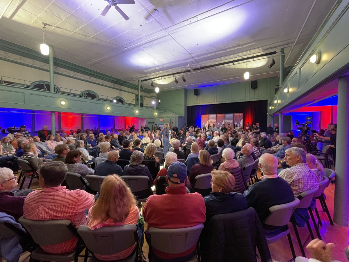 Haley's New Hampshire town hall wide shot, 10-13-2023
