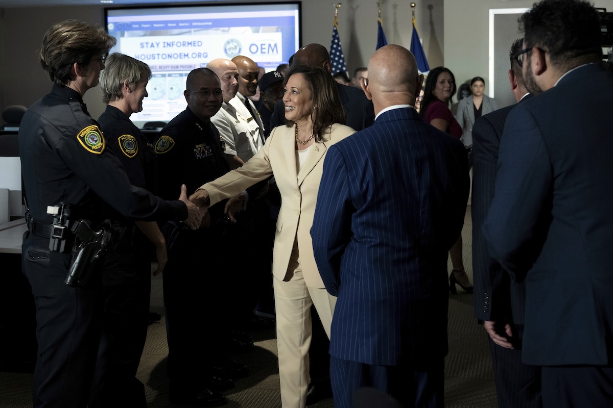 Kamala Harris meeting police officers after hurricane Beryl 07-24-2024