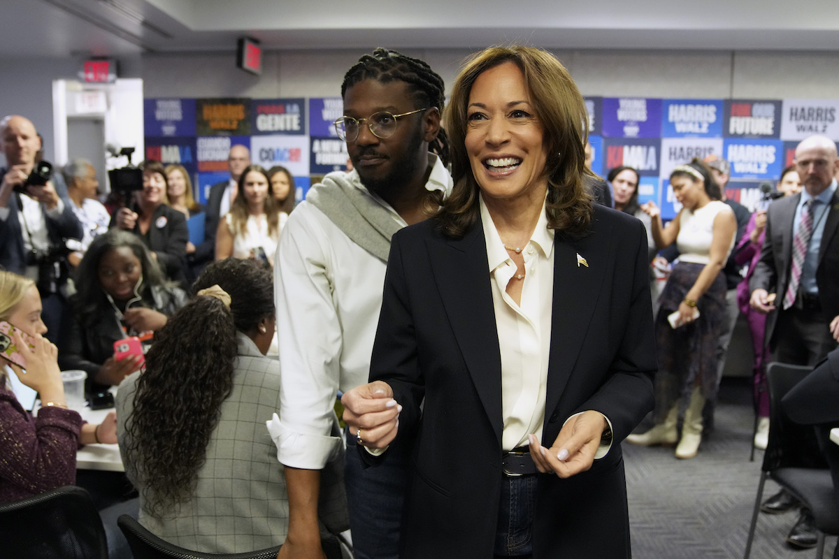 Kamala Harris at phone bank in Washington, 11/5/2024