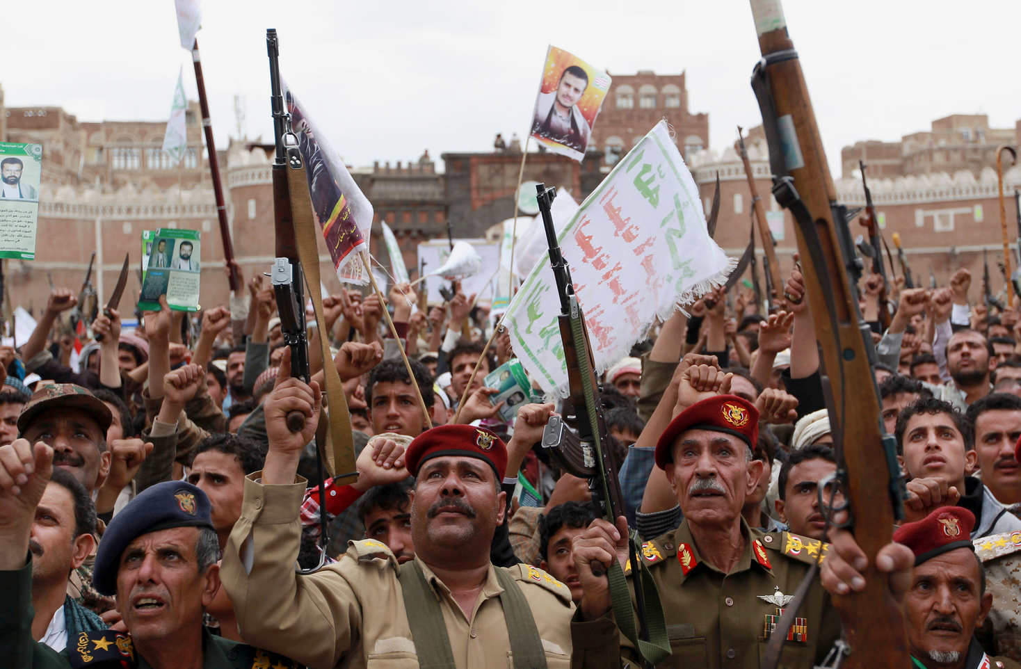 Houthis rally