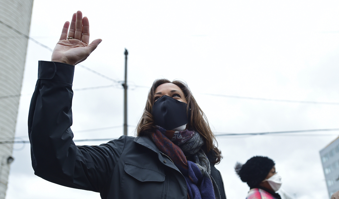Sen Kamala Harris outside Cuyahoga Co Oct. 24 2020 second pic