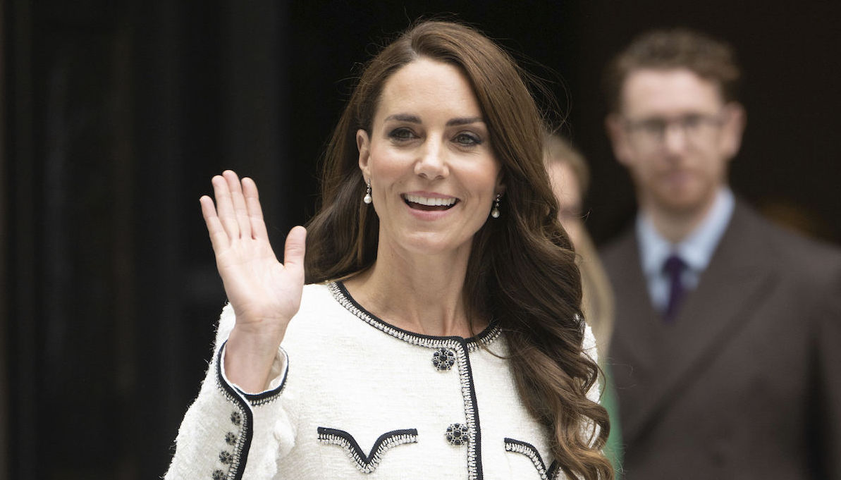 Kate Princess of Wales waves to crowd in London, 6-20-2023