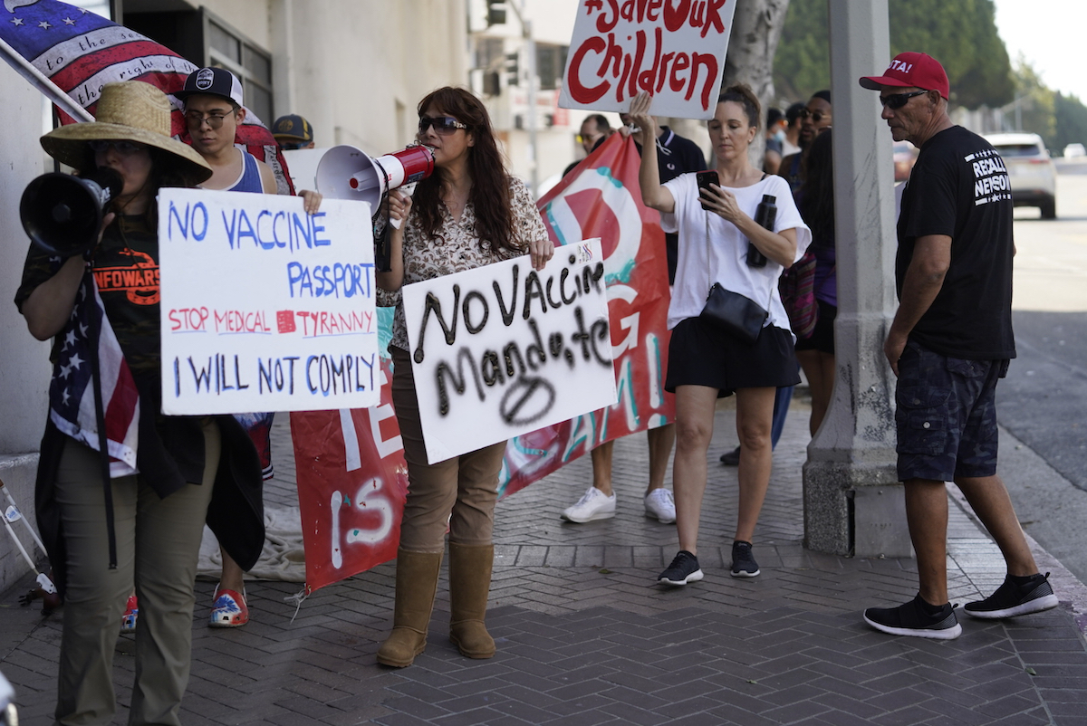 Los Angeles anti-vaxxer school protest