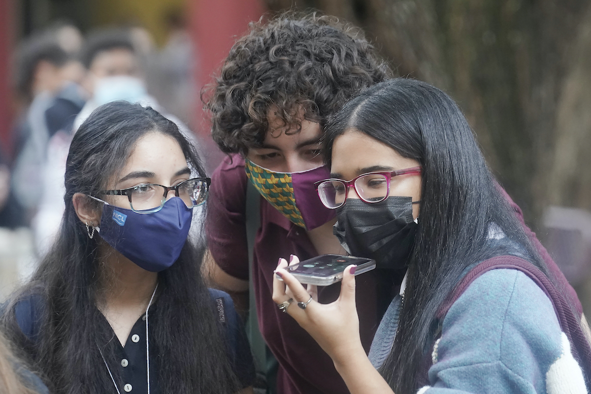 Miami Lakes high school students with masks 8-23-21