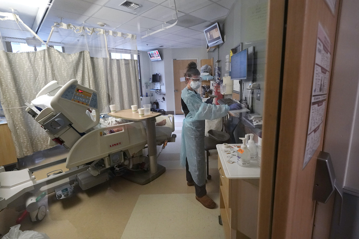 Nurse cares for COVID patient