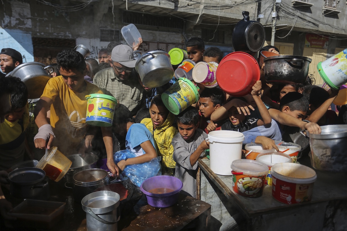 Palestinians crowd together as they wait for food distribution in Rafah, southern Gaza Strip, 11-8-2023