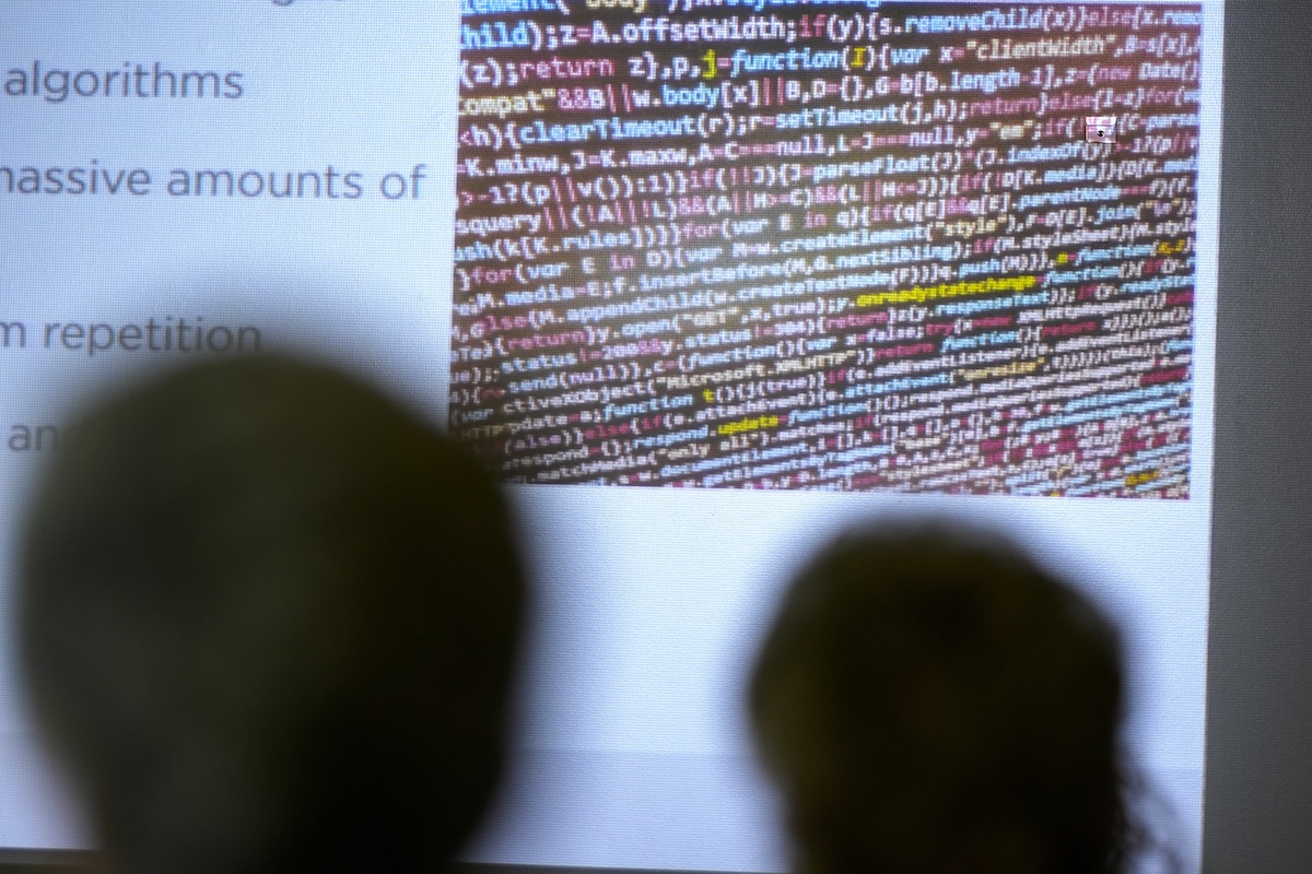 People listen to AI seminar in Cumming, Georgia, 06-25-2024